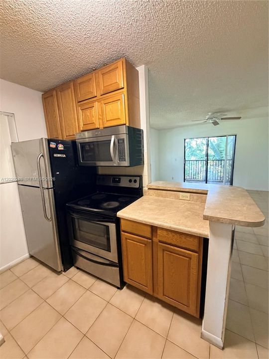 For Sale: $228,000 (2 beds, 2 baths, 887 Square Feet)