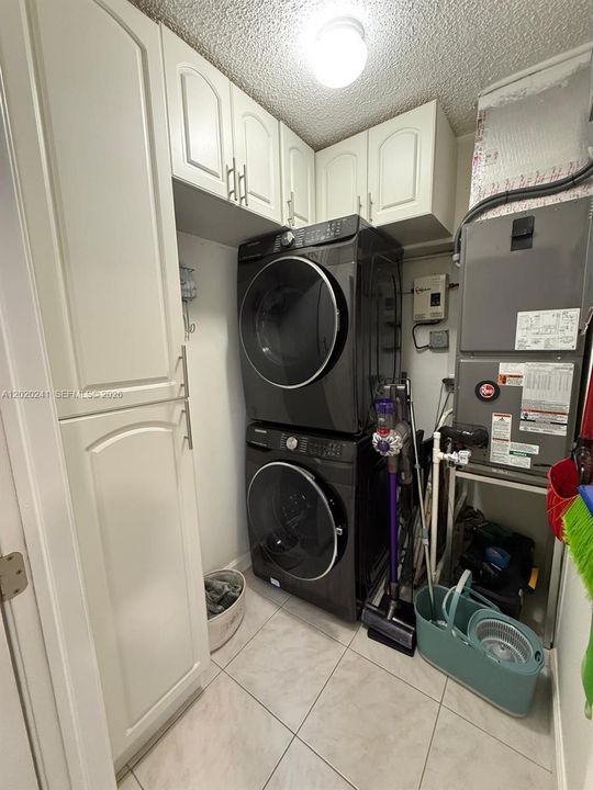 На продажу: $325,000 (2 спален, 2 ванн, 1020 Квадратных фут)