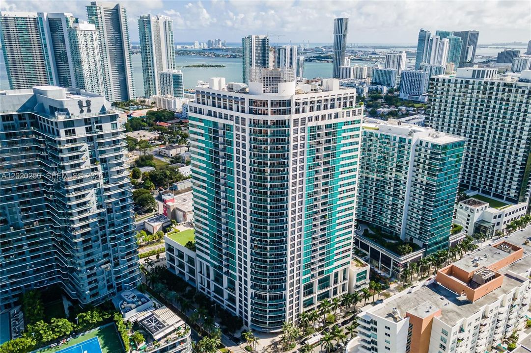На продажу: $995,000 (3 спален, 3 ванн, 2340 Квадратных фут)