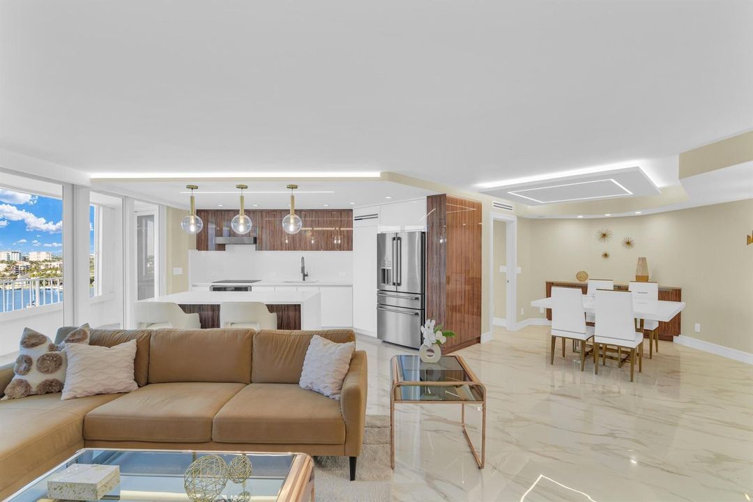 Living Room / Dining