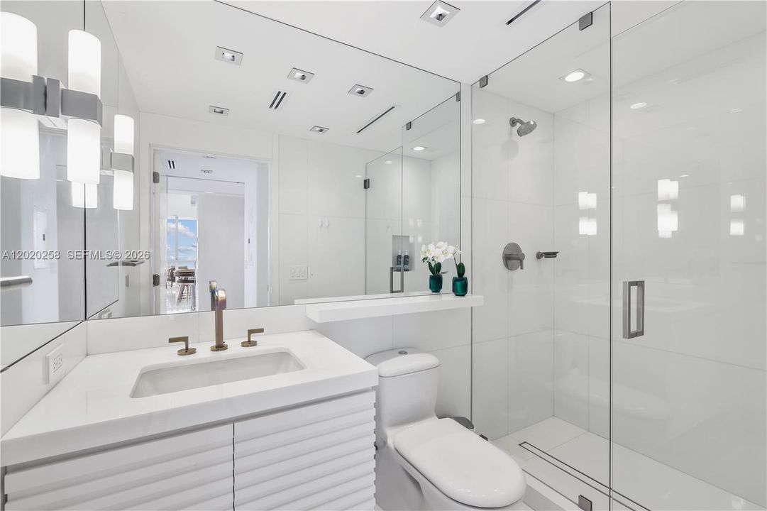 В аренду: $15,750 (2 спален, 2 ванн, 1290 Квадратных фут)