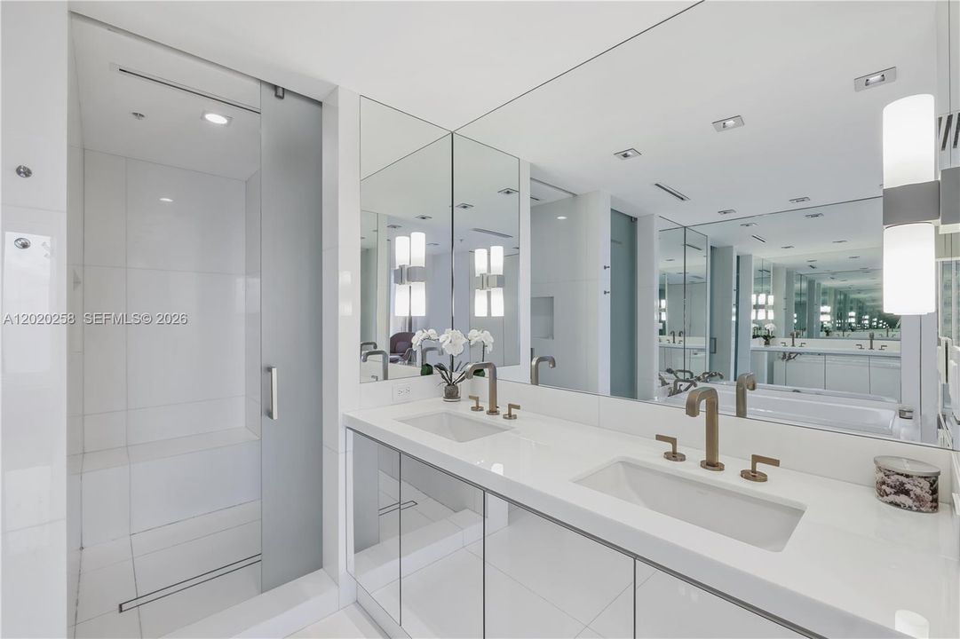 В аренду: $15,750 (2 спален, 2 ванн, 1290 Квадратных фут)