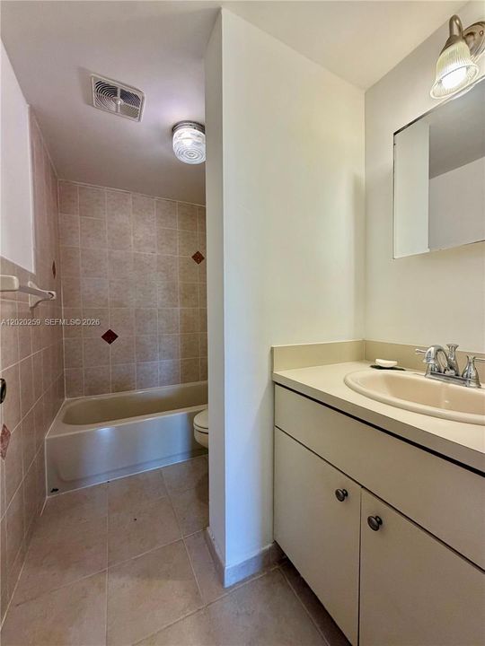В аренду: $1,850 (1 спален, 1 ванн, 760 Квадратных фут)