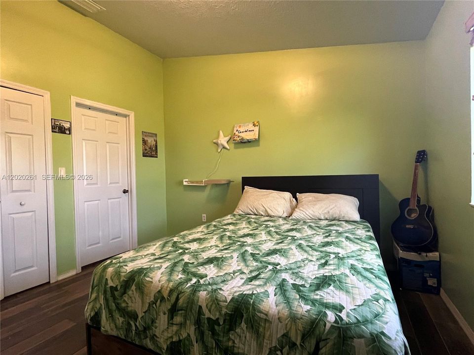 For Sale: $272,000 (2 beds, 2 baths, 817 Square Feet)