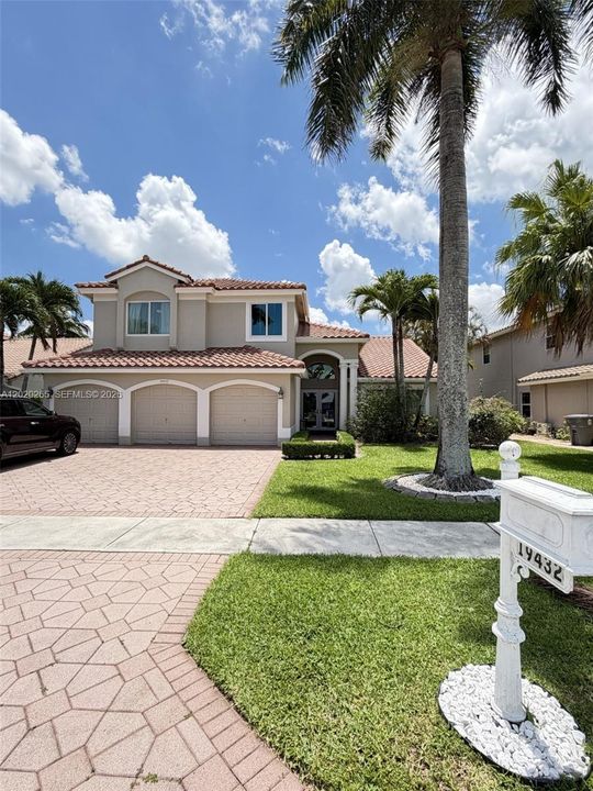 For Sale: $1,200,000 (4 beds, 3 baths, 2676 Square Feet)
