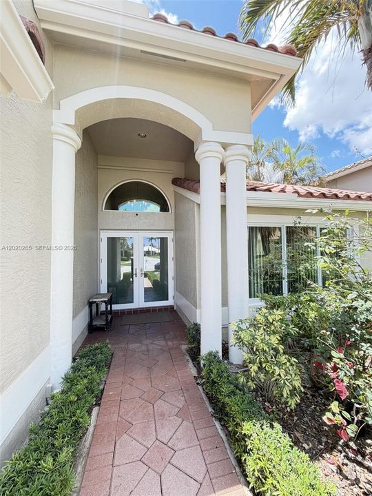 For Sale: $1,200,000 (4 beds, 3 baths, 2676 Square Feet)