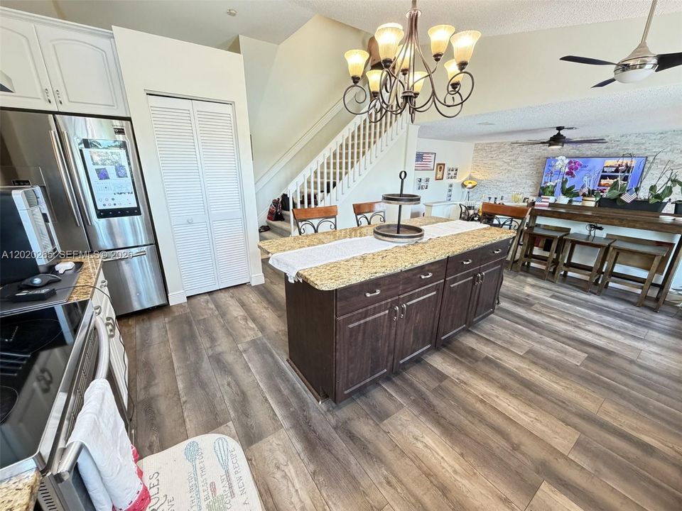 For Sale: $1,200,000 (4 beds, 3 baths, 2676 Square Feet)
