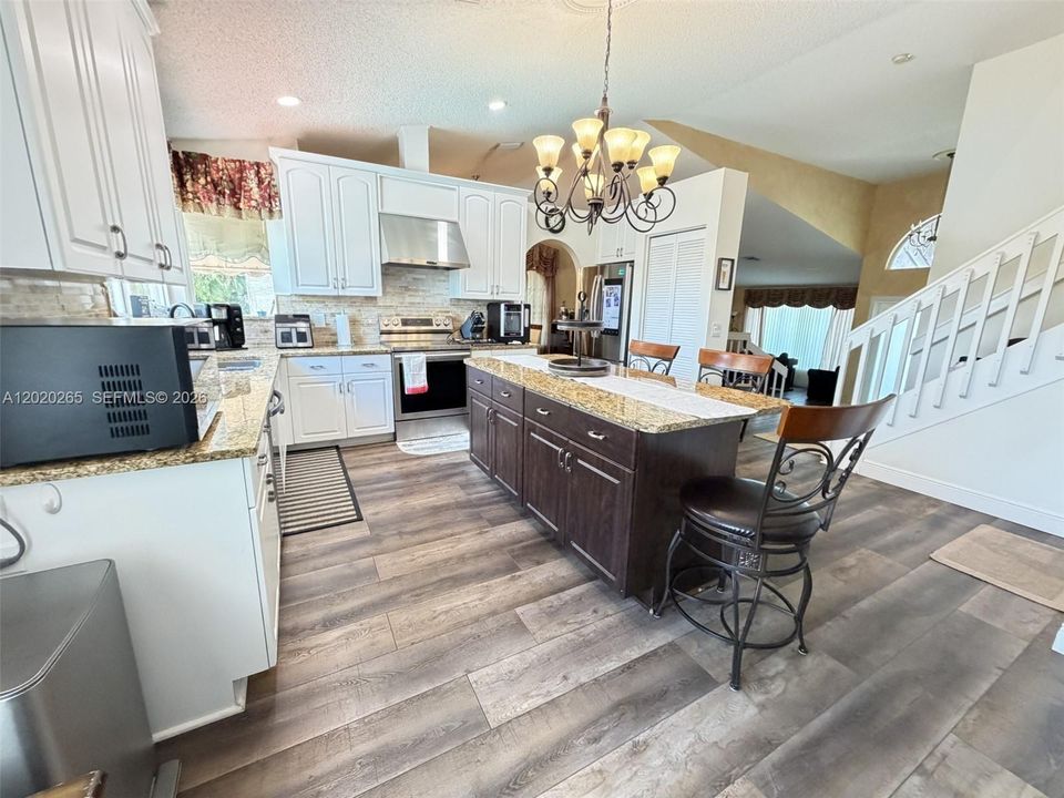 For Sale: $1,200,000 (4 beds, 3 baths, 2676 Square Feet)