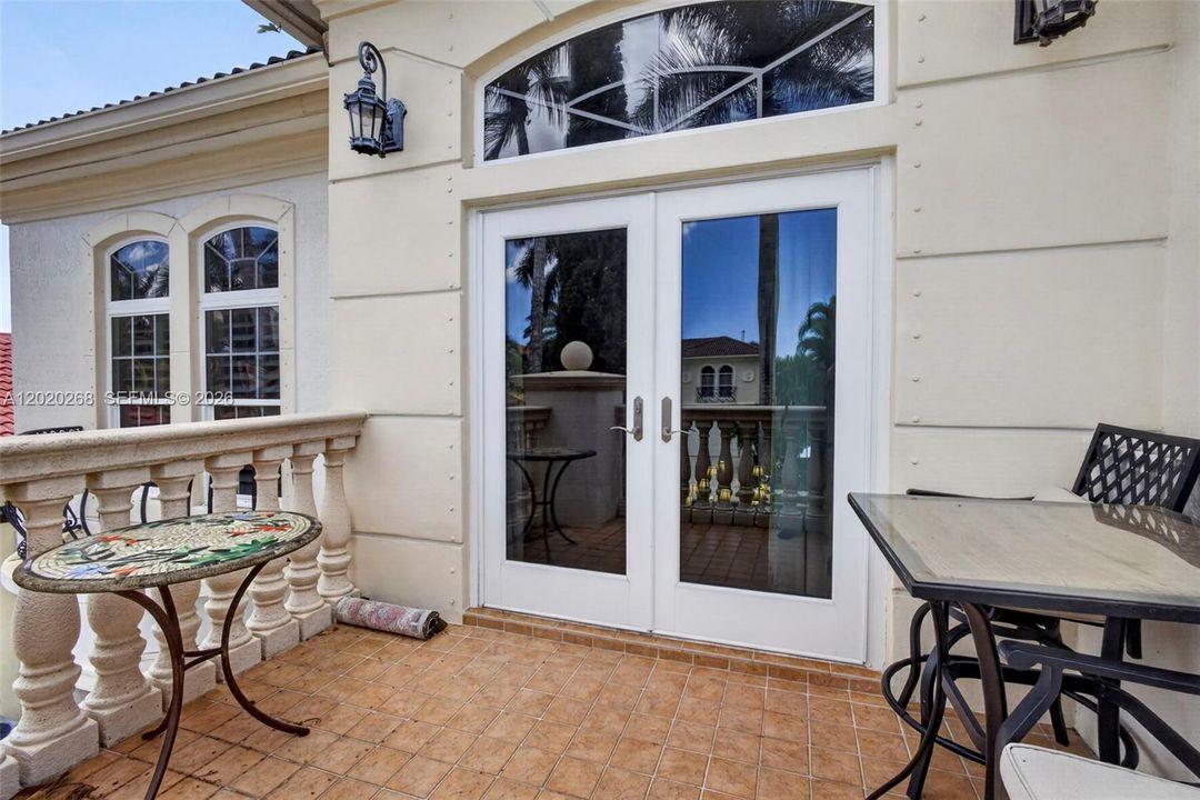 For Sale: $3,799,000 (4 beds, 5 baths, 4465 Square Feet)