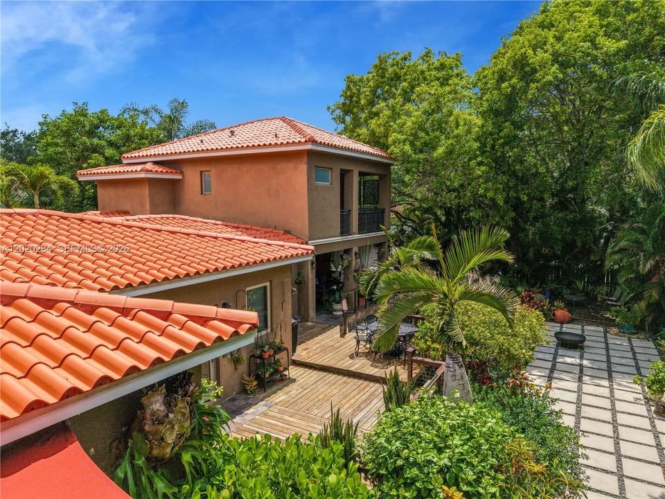 For Sale: $1,900,000 (4 beds, 3 baths, 2475 Square Feet)
