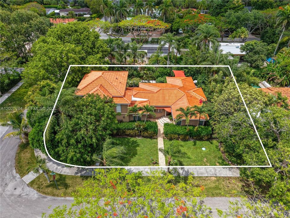 For Sale: $1,900,000 (4 beds, 3 baths, 2475 Square Feet)
