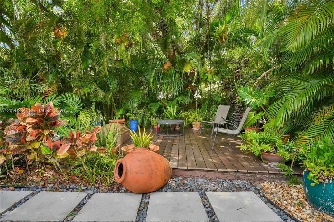 For Sale: $1,900,000 (4 beds, 3 baths, 2475 Square Feet)