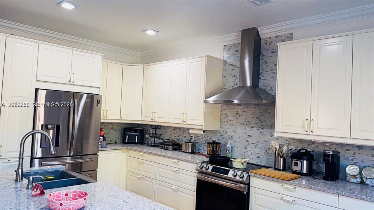 For Sale: $950,000 (4 beds, 3 baths, 2293 Square Feet)