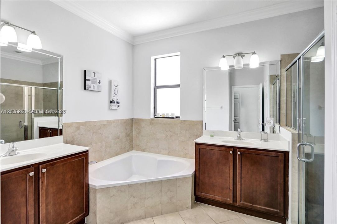 For Sale: $950,000 (4 beds, 3 baths, 2293 Square Feet)