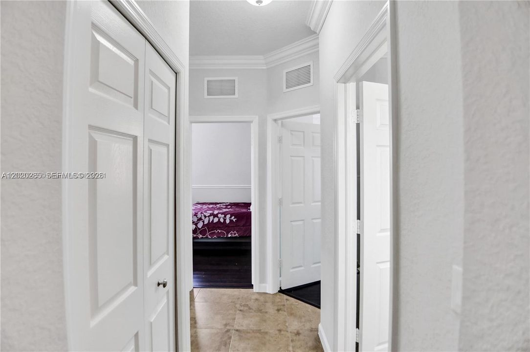 For Sale: $950,000 (4 beds, 3 baths, 2293 Square Feet)