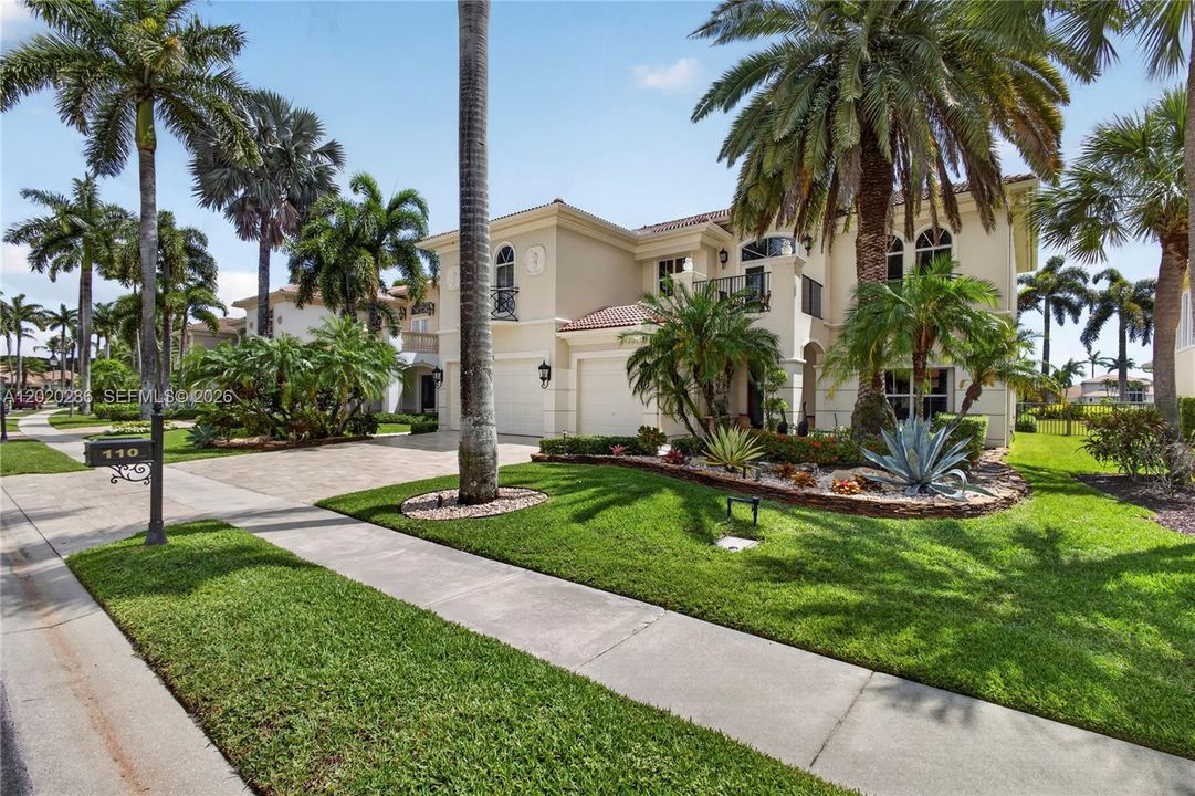 For Sale: $3,799,000 (4 beds, 5 baths, 4465 Square Feet)