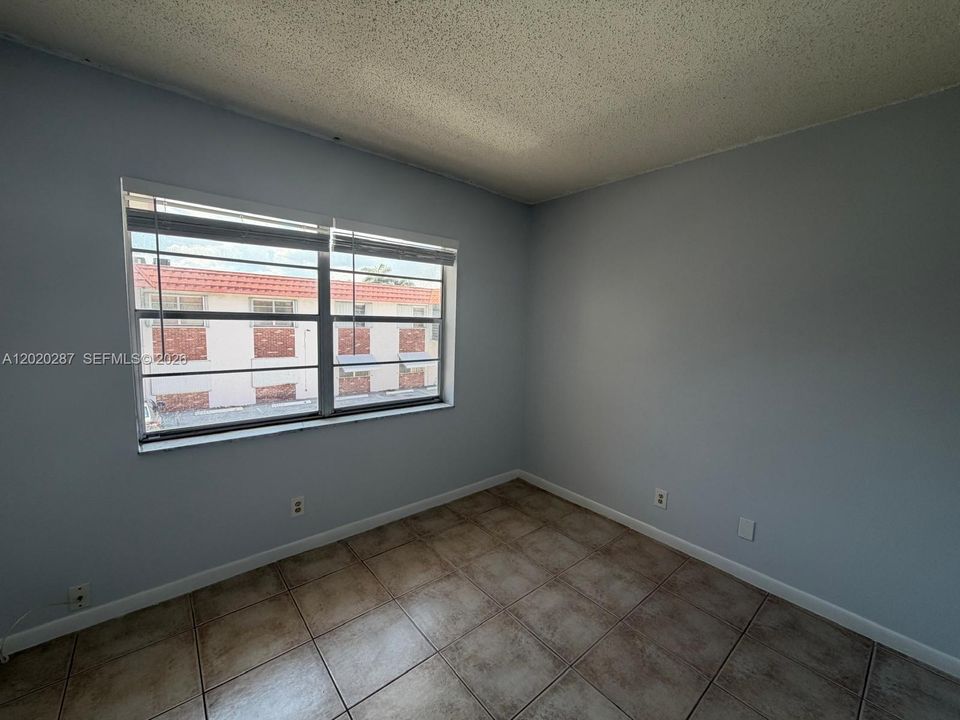 For Sale: $149,000 (2 beds, 1 baths, 860 Square Feet)