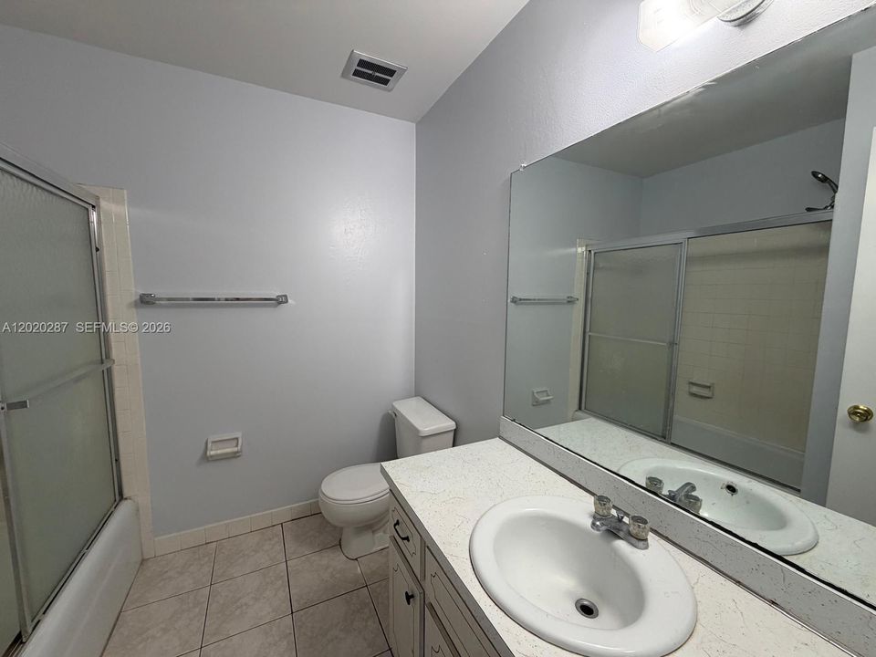 For Sale: $149,000 (2 beds, 1 baths, 860 Square Feet)
