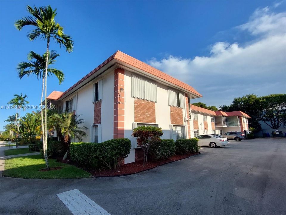 For Sale: $149,000 (2 beds, 1 baths, 860 Square Feet)