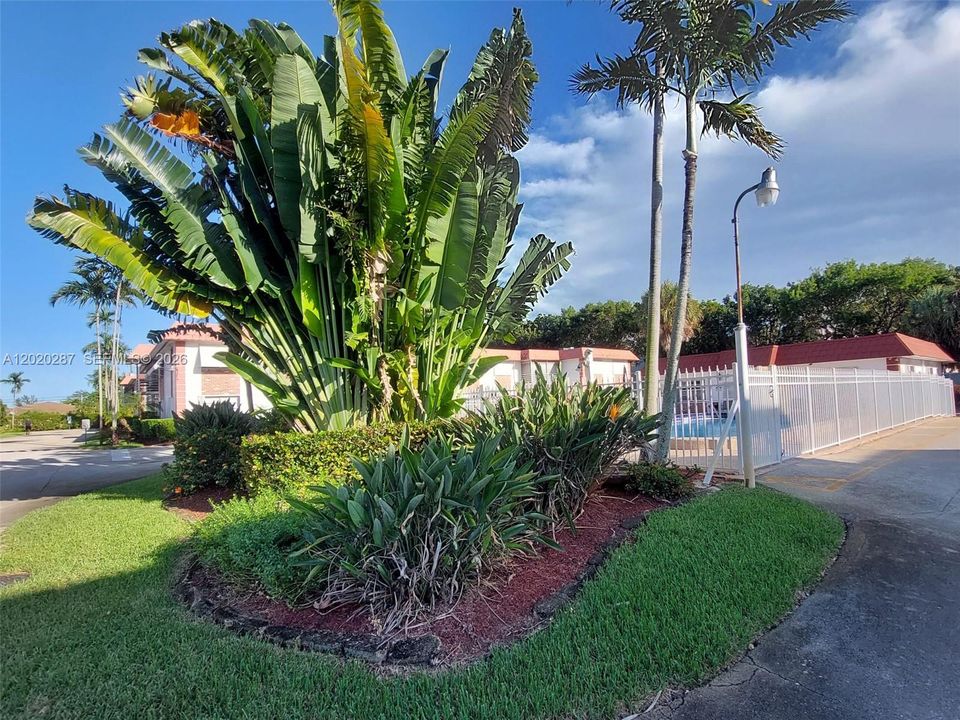 For Sale: $149,000 (2 beds, 1 baths, 860 Square Feet)