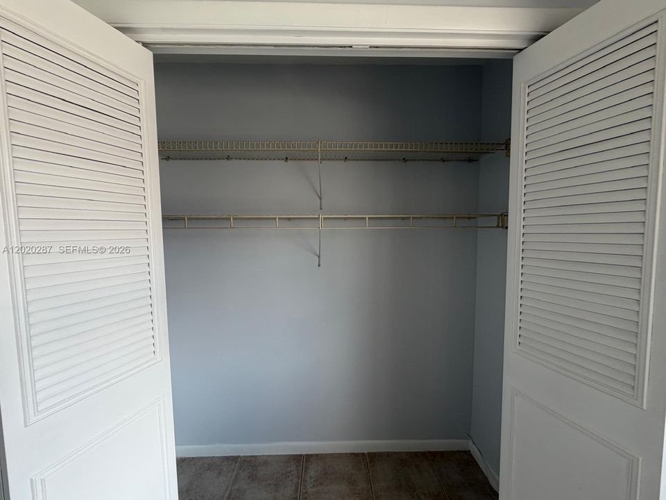 For Sale: $149,000 (2 beds, 1 baths, 860 Square Feet)