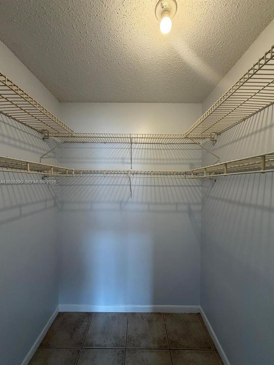 В аренду: $1,600 (2 спален, 1 ванн, 860 Квадратных фут)