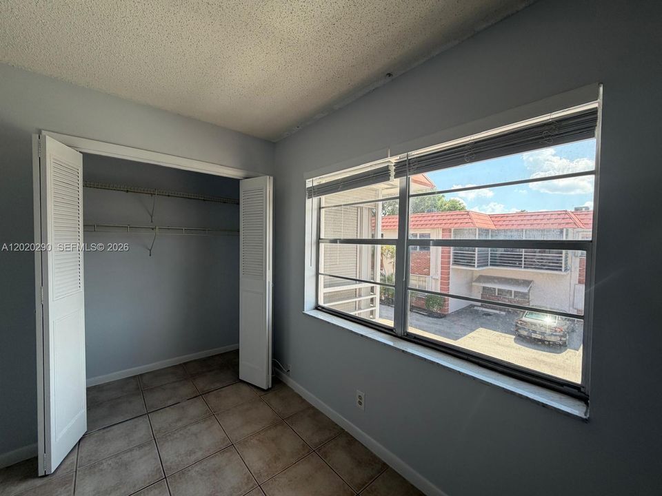 В аренду: $1,600 (2 спален, 1 ванн, 860 Квадратных фут)