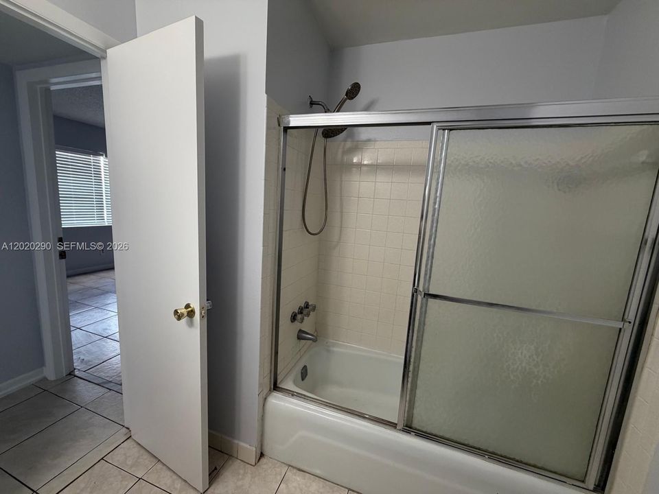 В аренду: $1,600 (2 спален, 1 ванн, 860 Квадратных фут)