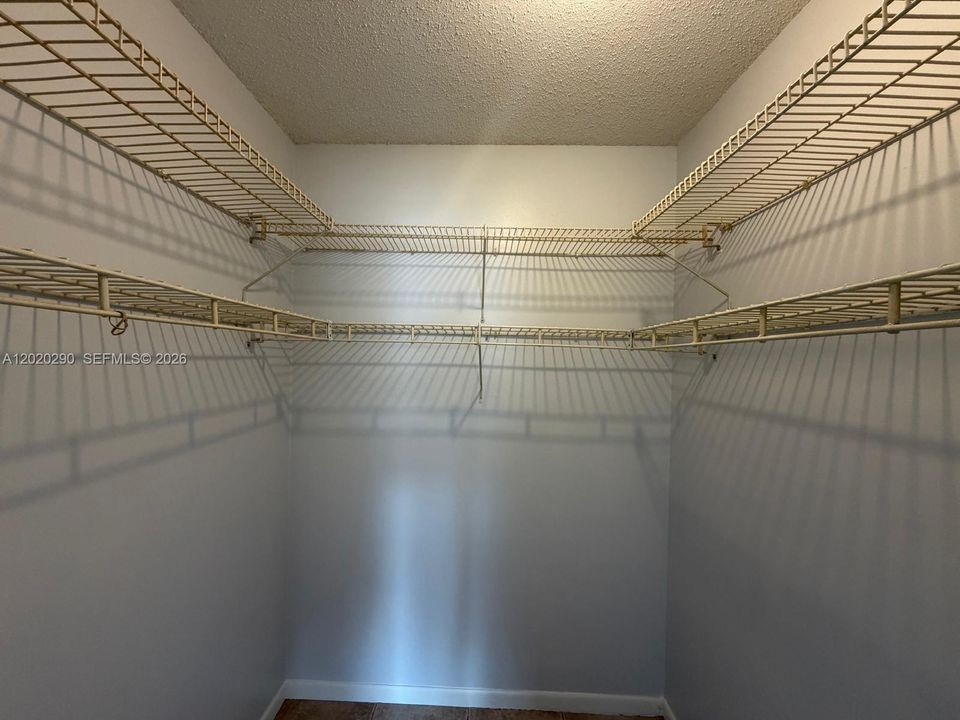 В аренду: $1,600 (2 спален, 1 ванн, 860 Квадратных фут)