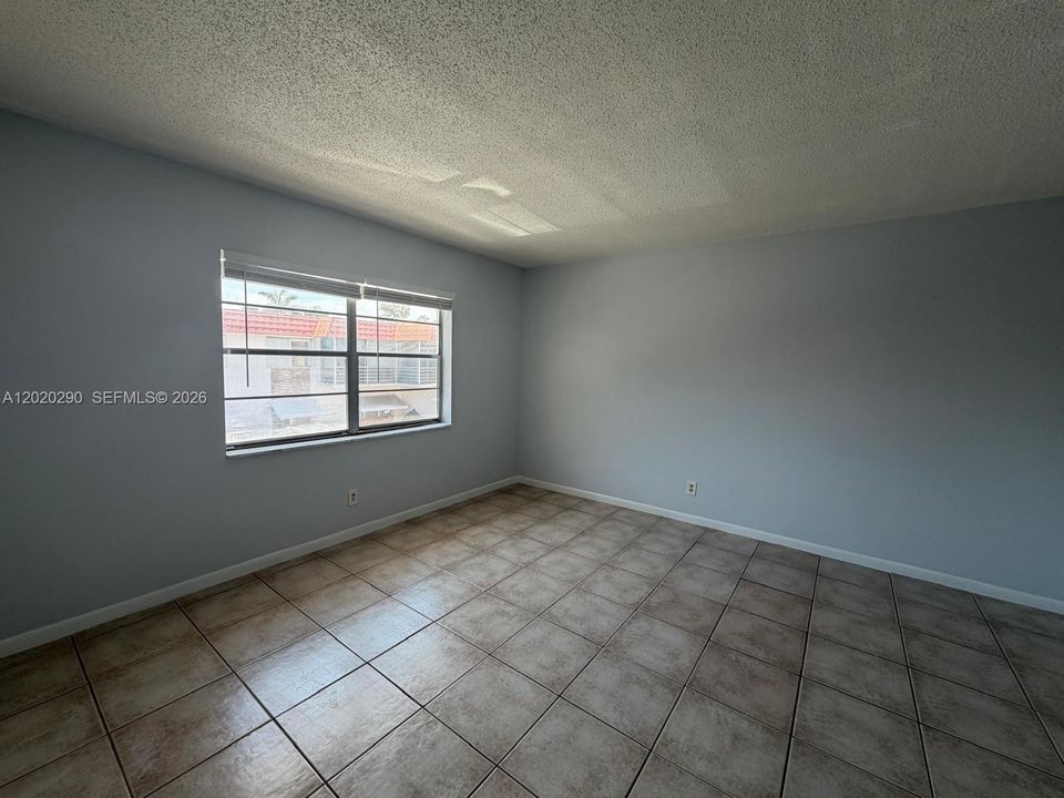 В аренду: $1,600 (2 спален, 1 ванн, 860 Квадратных фут)