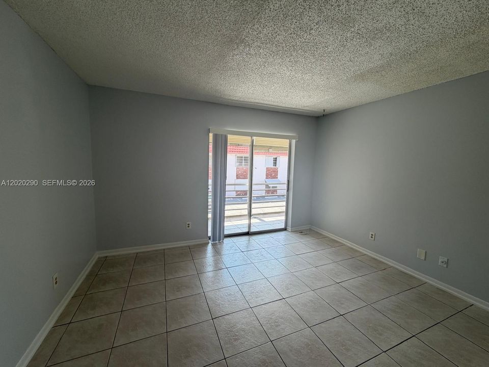 В аренду: $1,600 (2 спален, 1 ванн, 860 Квадратных фут)