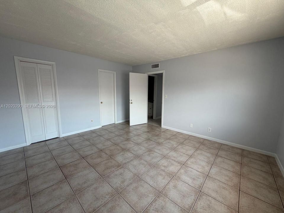 В аренду: $1,600 (2 спален, 1 ванн, 860 Квадратных фут)