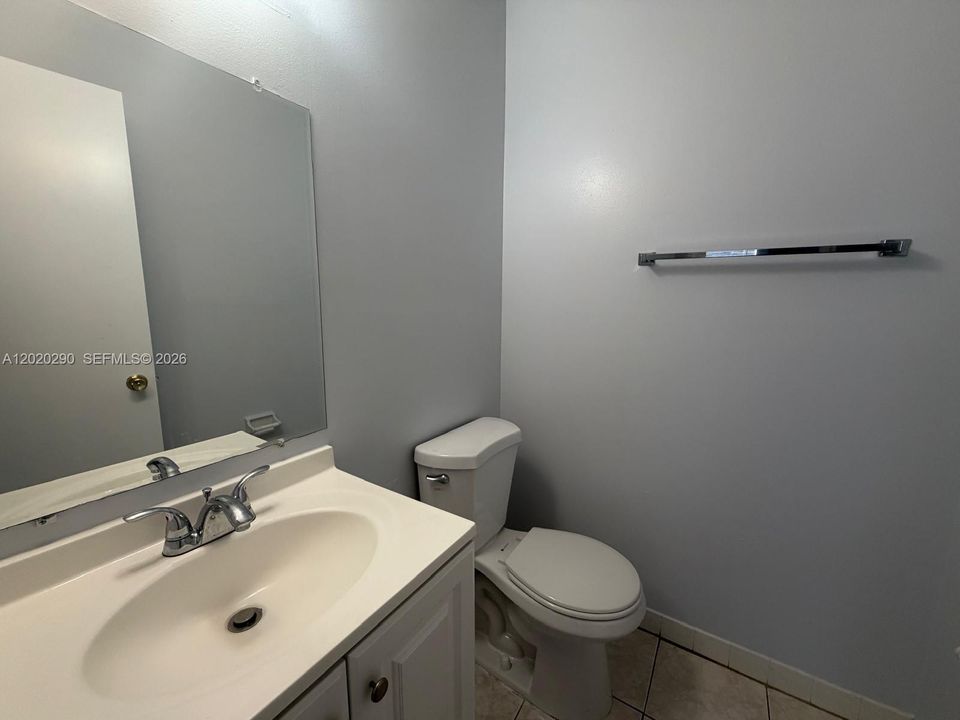 В аренду: $1,600 (2 спален, 1 ванн, 860 Квадратных фут)