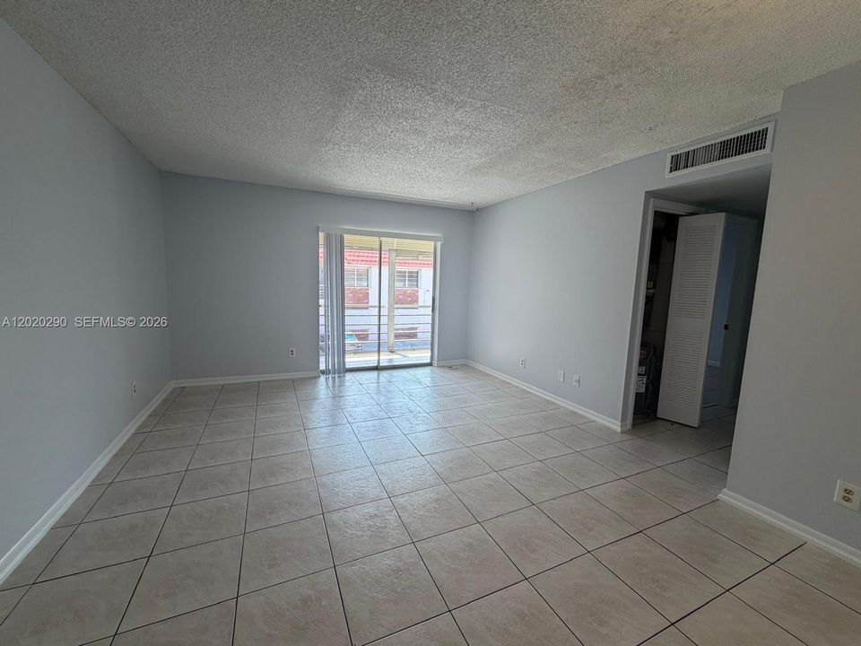 В аренду: $1,600 (2 спален, 1 ванн, 860 Квадратных фут)