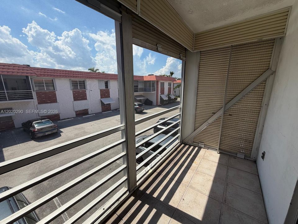 В аренду: $1,600 (2 спален, 1 ванн, 860 Квадратных фут)