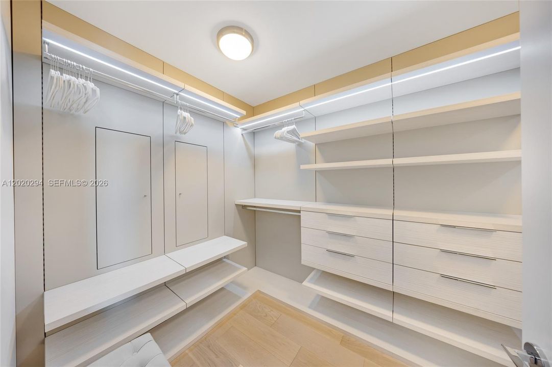 For Rent: $19,900 (2 beds, 2 baths, 1704 Square Feet)