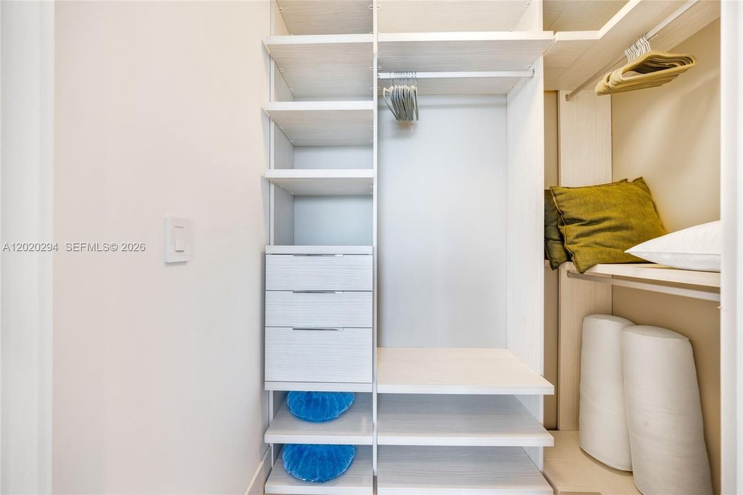For Rent: $19,900 (2 beds, 2 baths, 1704 Square Feet)