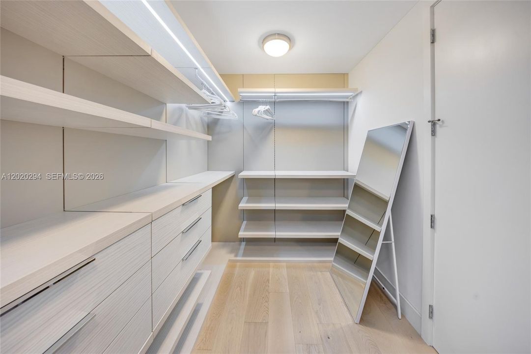 For Rent: $19,900 (2 beds, 2 baths, 1704 Square Feet)