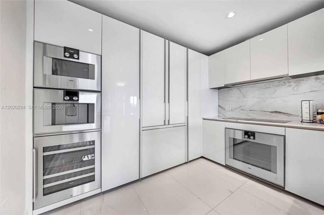 For Rent: $19,900 (2 beds, 2 baths, 1704 Square Feet)