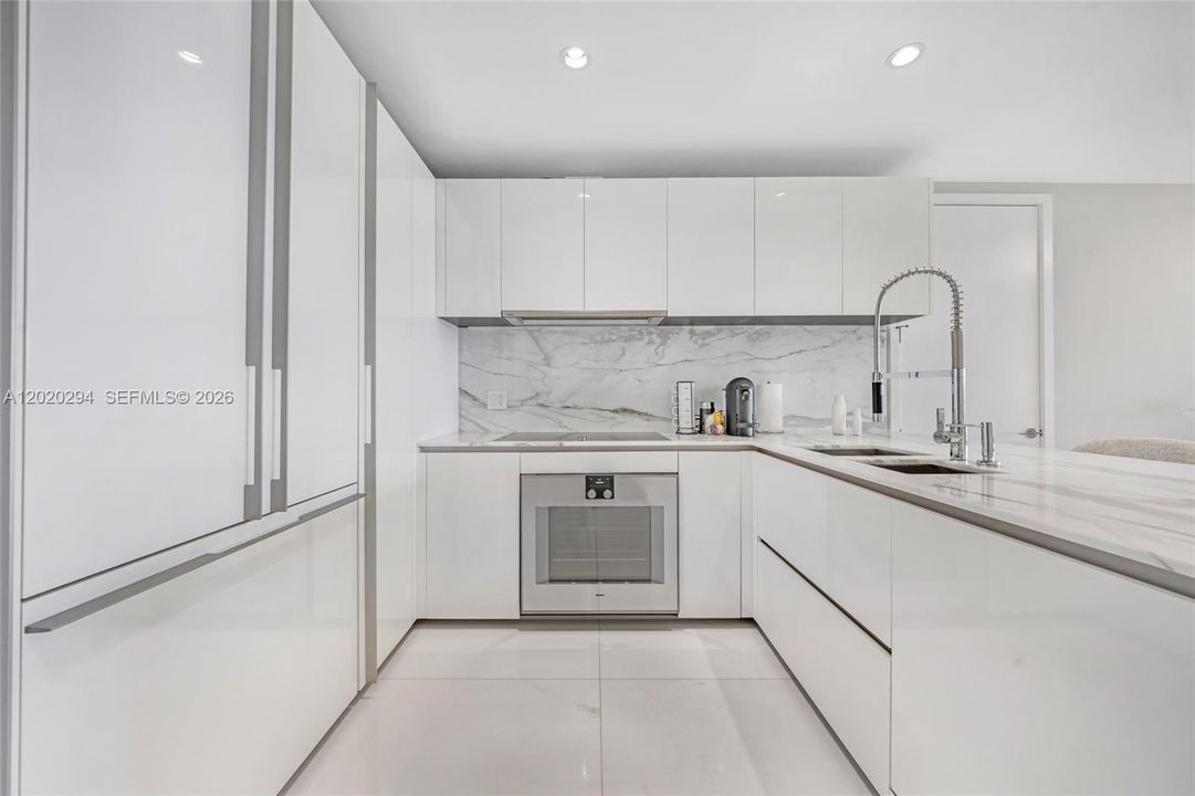 For Rent: $19,900 (2 beds, 2 baths, 1704 Square Feet)