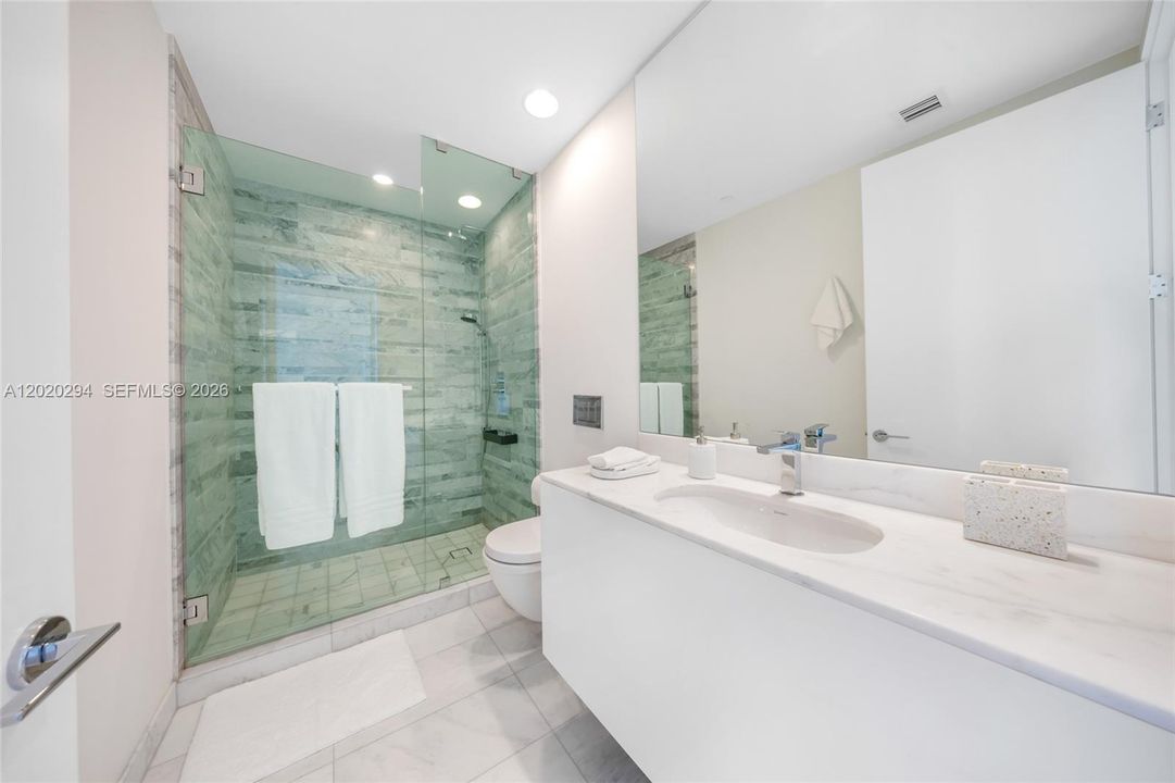 For Rent: $19,900 (2 beds, 2 baths, 1704 Square Feet)