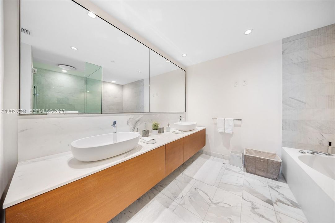 For Rent: $19,900 (2 beds, 2 baths, 1704 Square Feet)