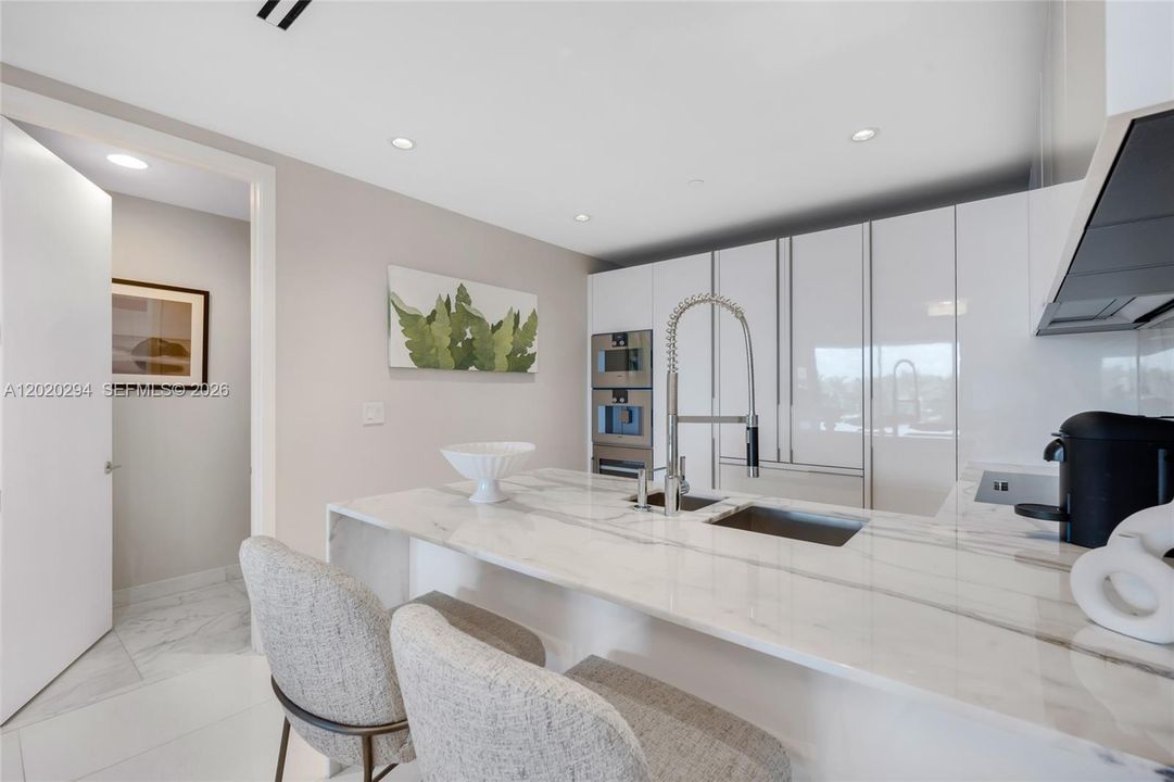 For Rent: $19,900 (2 beds, 2 baths, 1704 Square Feet)