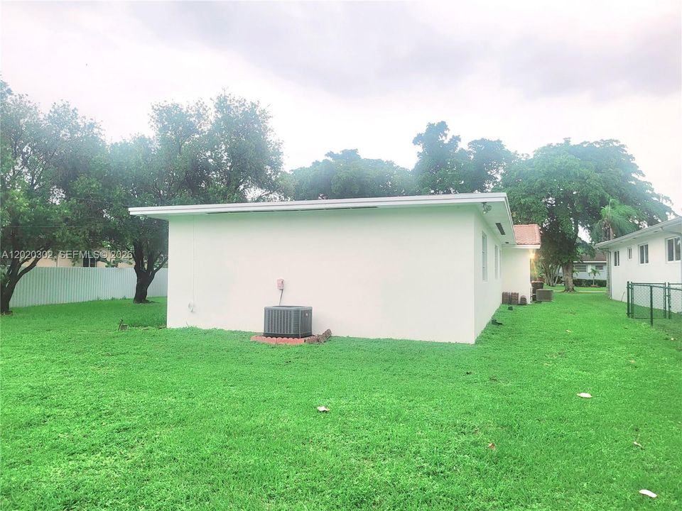 For Rent: $4,200 (3 beds, 2 baths, 2580 Square Feet)