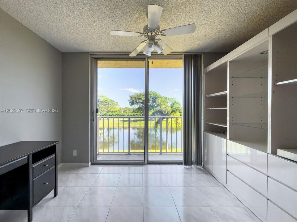 For Sale: $129,000 (2 beds, 2 baths, 990 Square Feet)