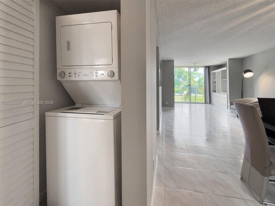For Sale: $129,000 (2 beds, 2 baths, 990 Square Feet)