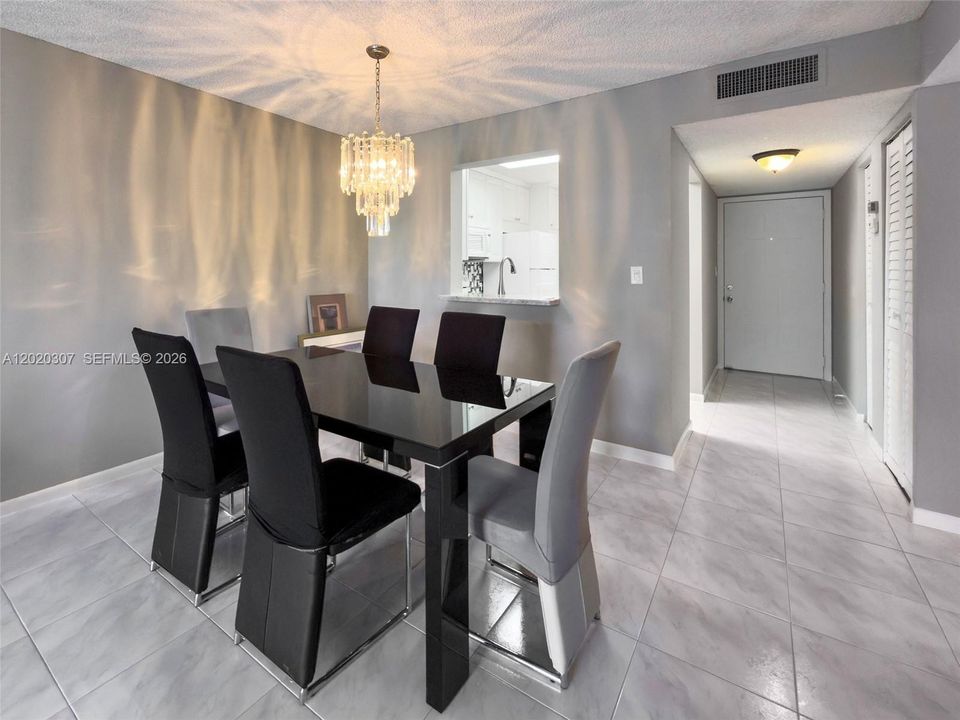 For Sale: $129,000 (2 beds, 2 baths, 990 Square Feet)