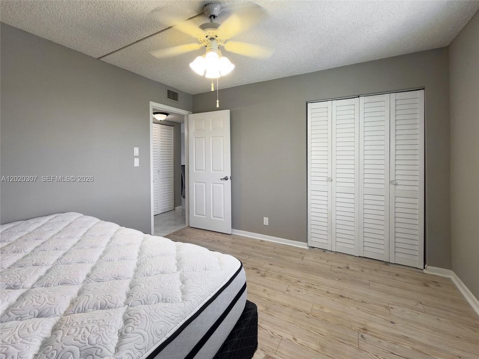 For Sale: $129,000 (2 beds, 2 baths, 990 Square Feet)
