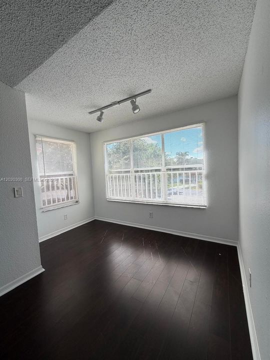 For Rent: $2,300 (2 beds, 2 baths, 1105 Square Feet)