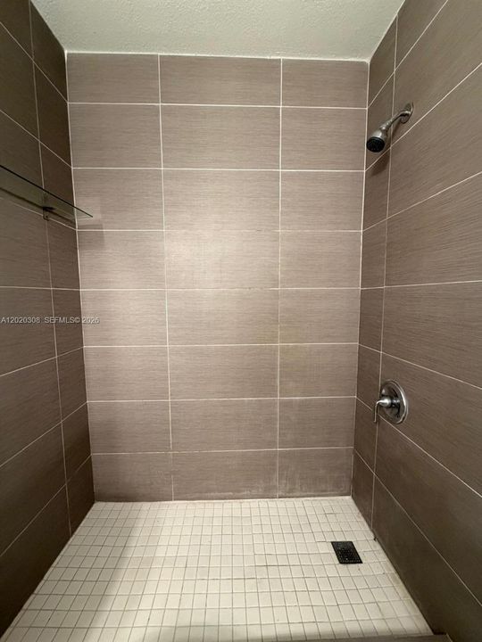 For Rent: $2,300 (2 beds, 2 baths, 1105 Square Feet)